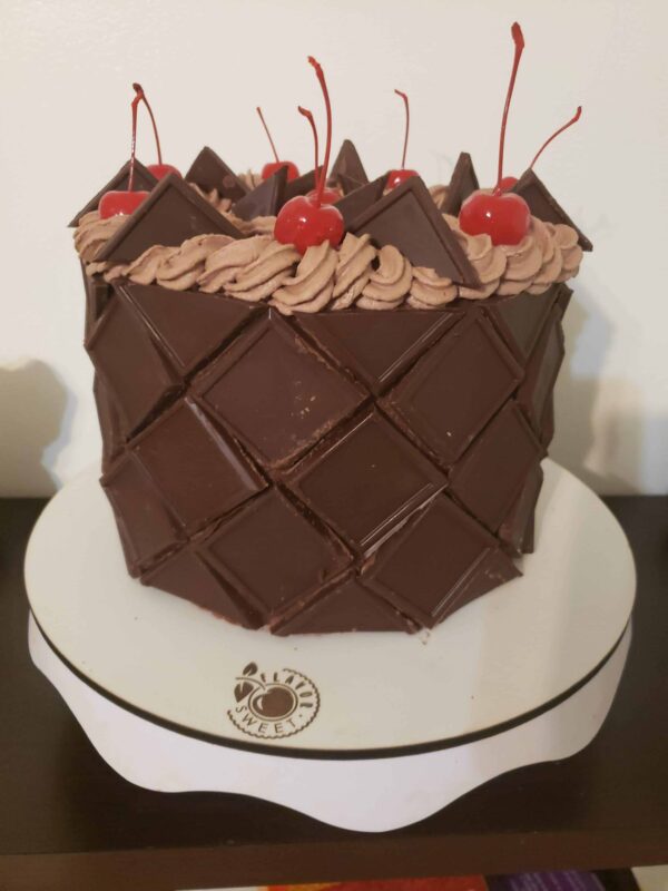Custom Cakes - Image 4