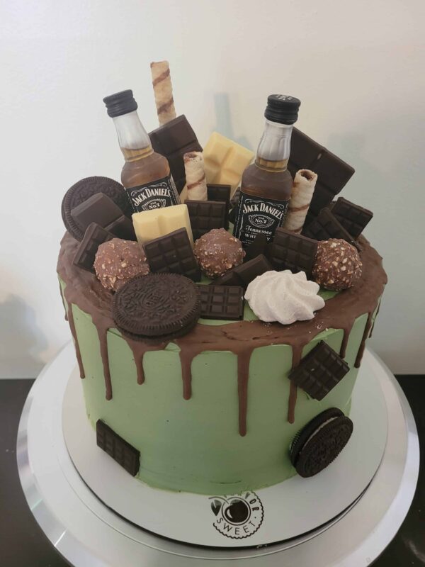 Custom Cakes - Image 2